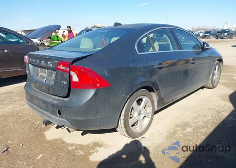 2012 Volvo S60 T5 z USA, uszkodzony, nr VIN YV1622FS4C2114398